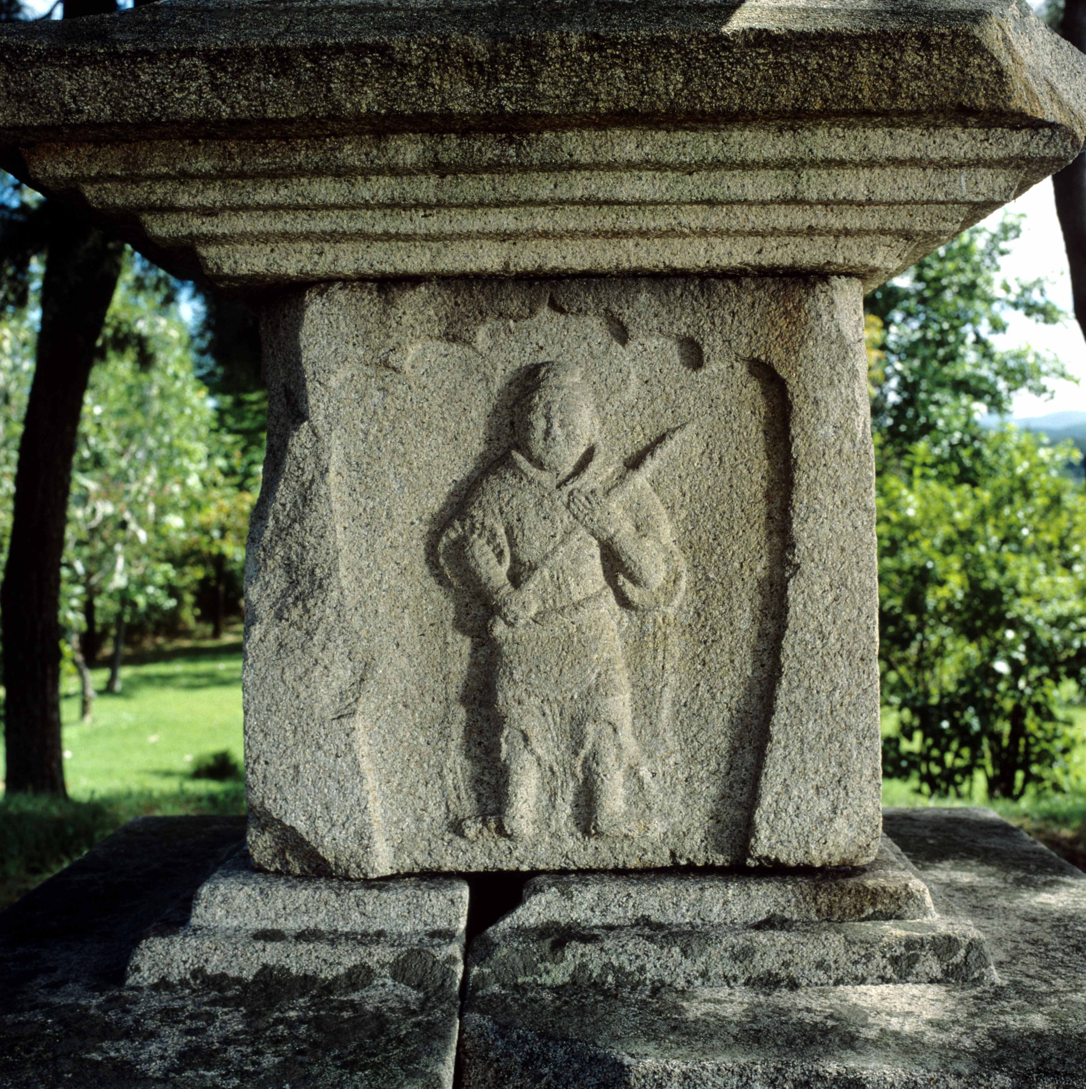 유적_304_경주남산_승소곡-제1사지(승소골절터, 국립경주박물관)-일층탑신석(서면 광목천왕)_경상북도_2000_경주_제1유형.jpg이미지